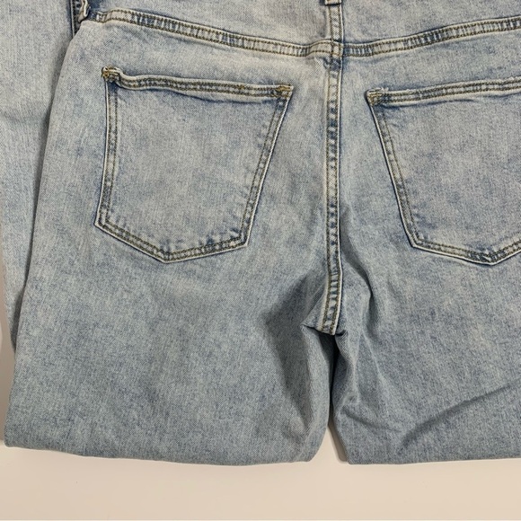 Universal Thread Women's High-Rise Slim Straight Jeans - Picture 7 of 14